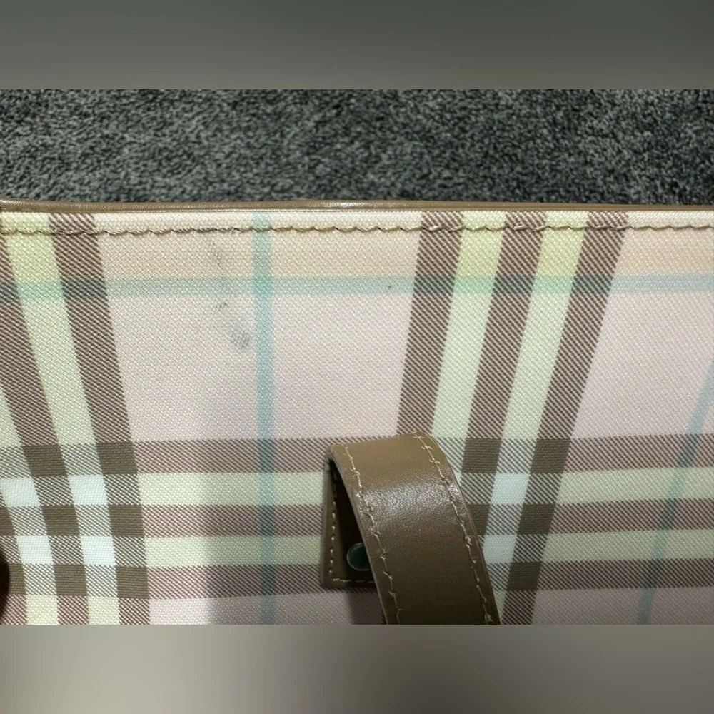 Burberry vintage pale